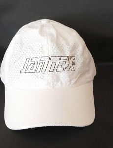 Czapka z daszkiem JANTEX biała